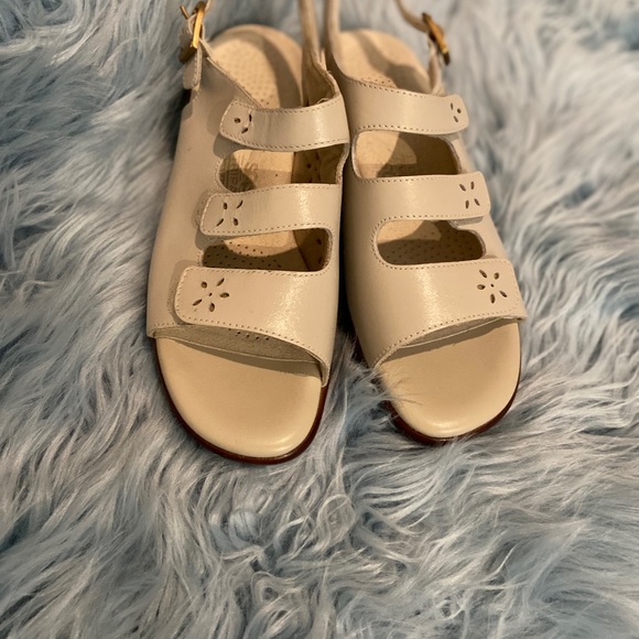 Sandals - Picture 2 of 3